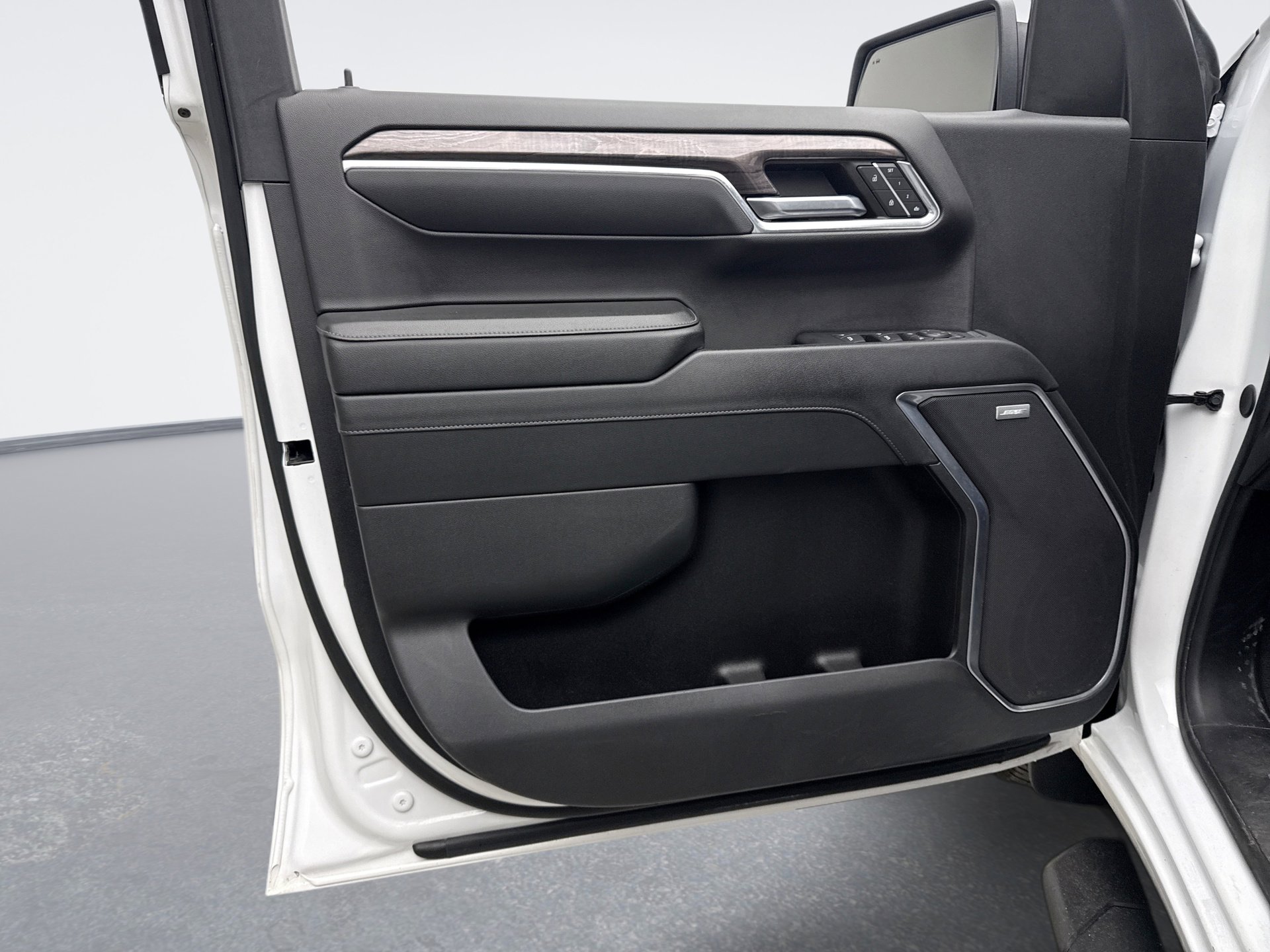 Used 2024 Chevrolet Silverado 1500 LTZ w/ LTZ Convenience Package II image 9