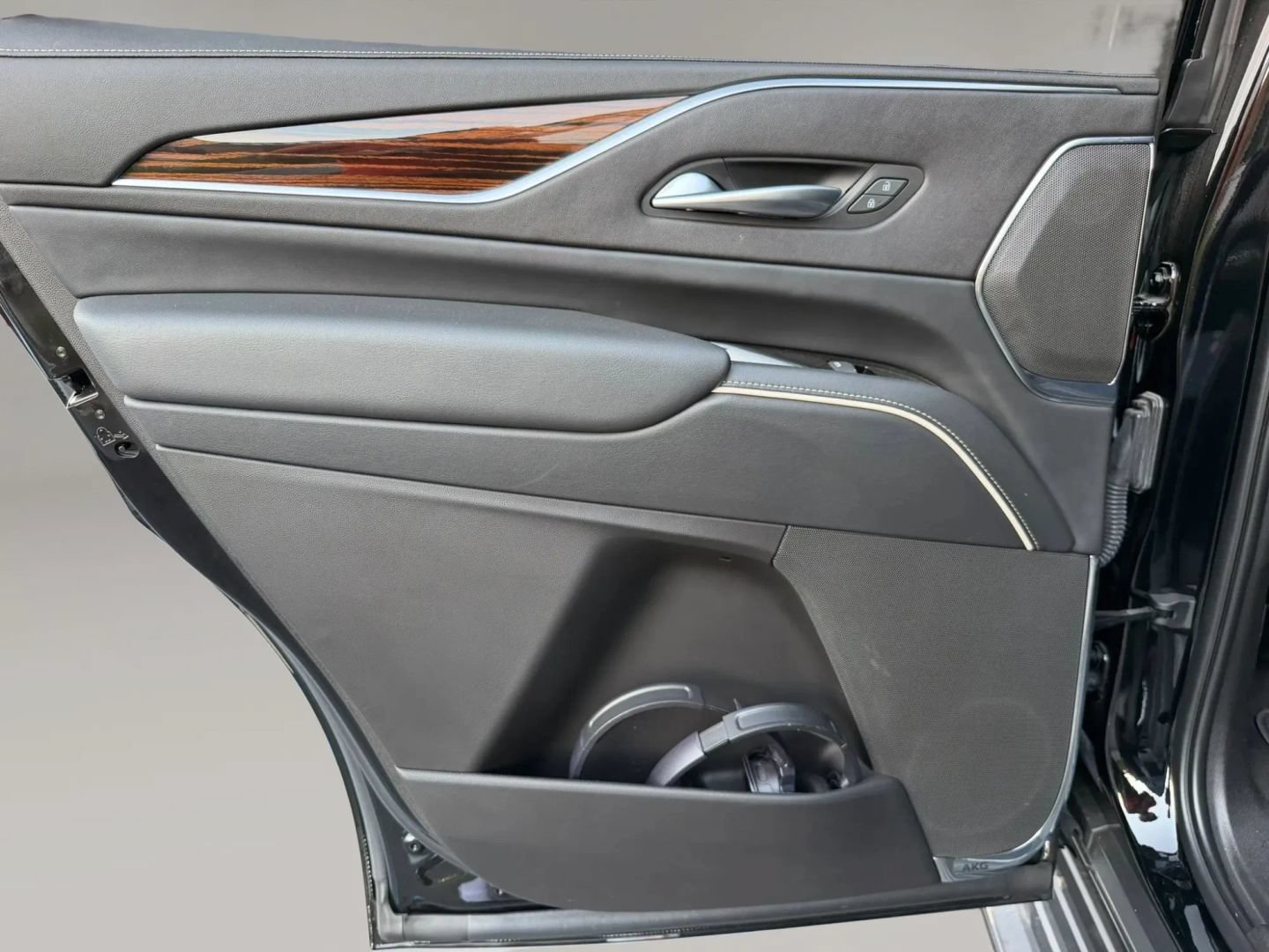 Used 2023 Cadillac Escalade Premium Luxury RWD image 43