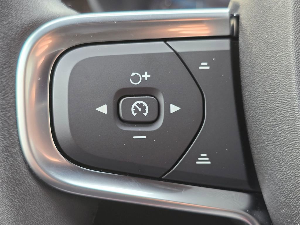 New 2025 Volvo EX40 Core w/ Climate Package image 34