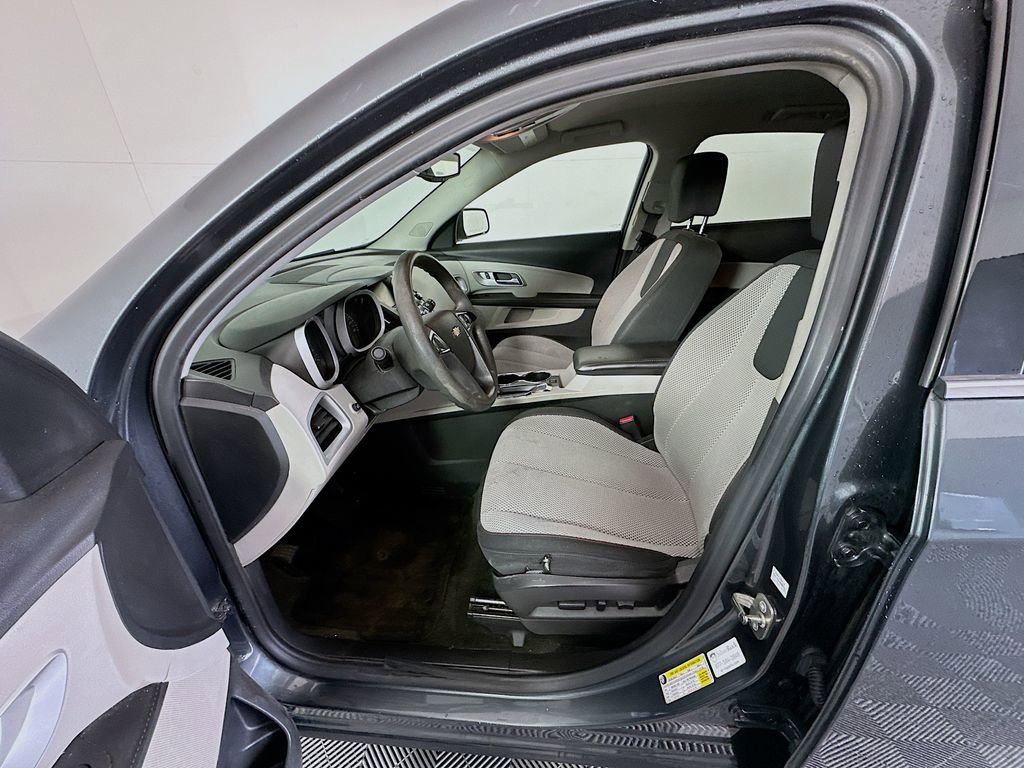 Used 2017 Chevrolet Equinox LS image 18