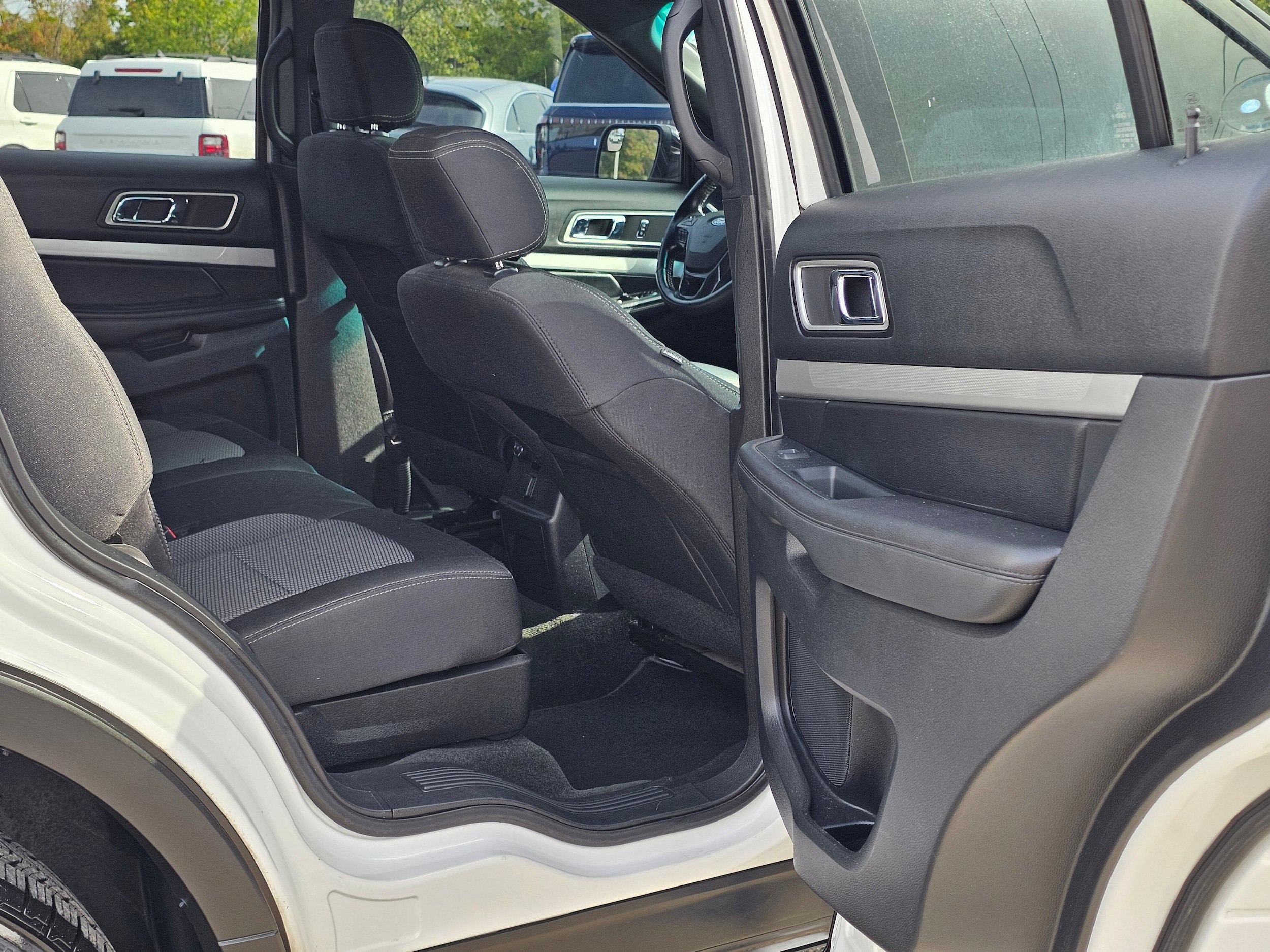 Used 2016 Ford Explorer XLT w/ Equipment Group 201A AWD/4WD image 14