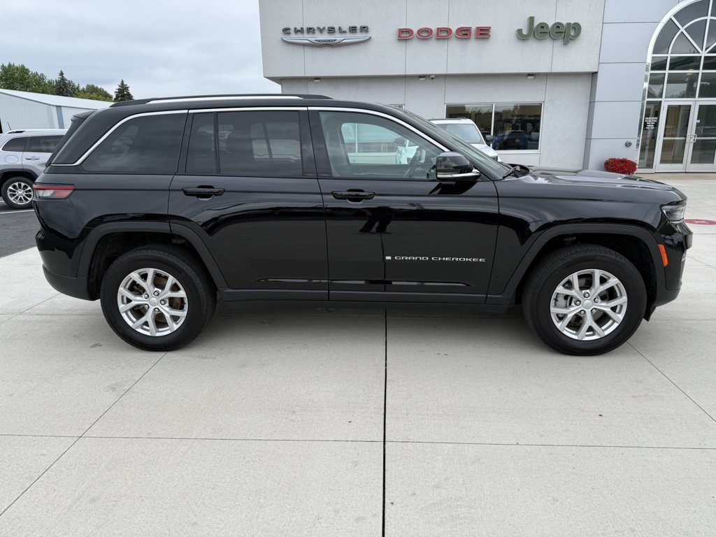 Used 2024 Jeep Grand Cherokee Limited AWD/4WD image 9