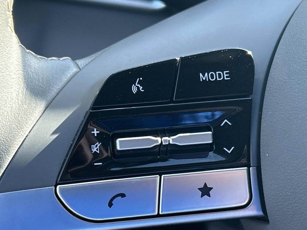 Certified 2025 Hyundai Elantra SEL image 27