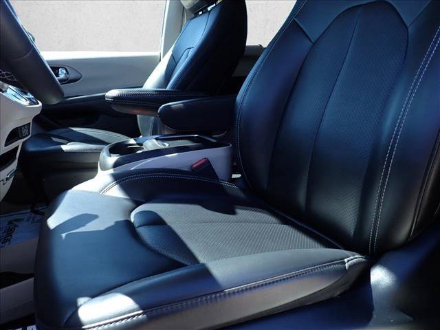 Used 2024 Chrysler Pacifica Touring-L FWD image 14