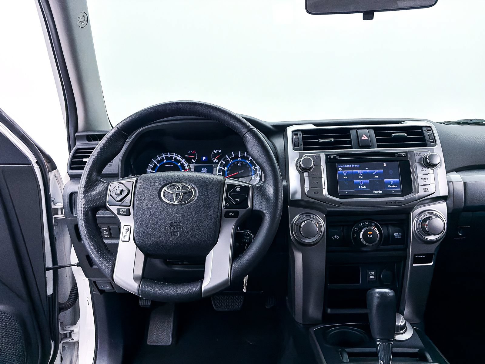 Used 2018 Toyota 4Runner SR5 AWD/4WD image 5