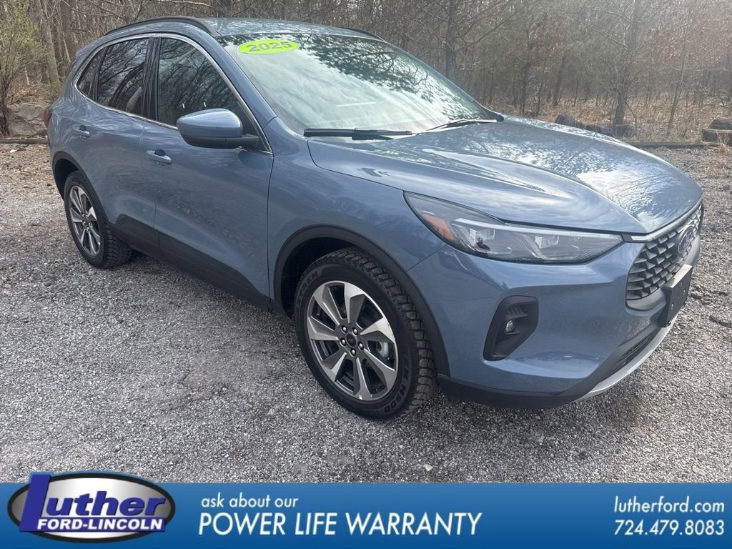 Used 2025 Ford Escape Platinum AWD/4WD image 1