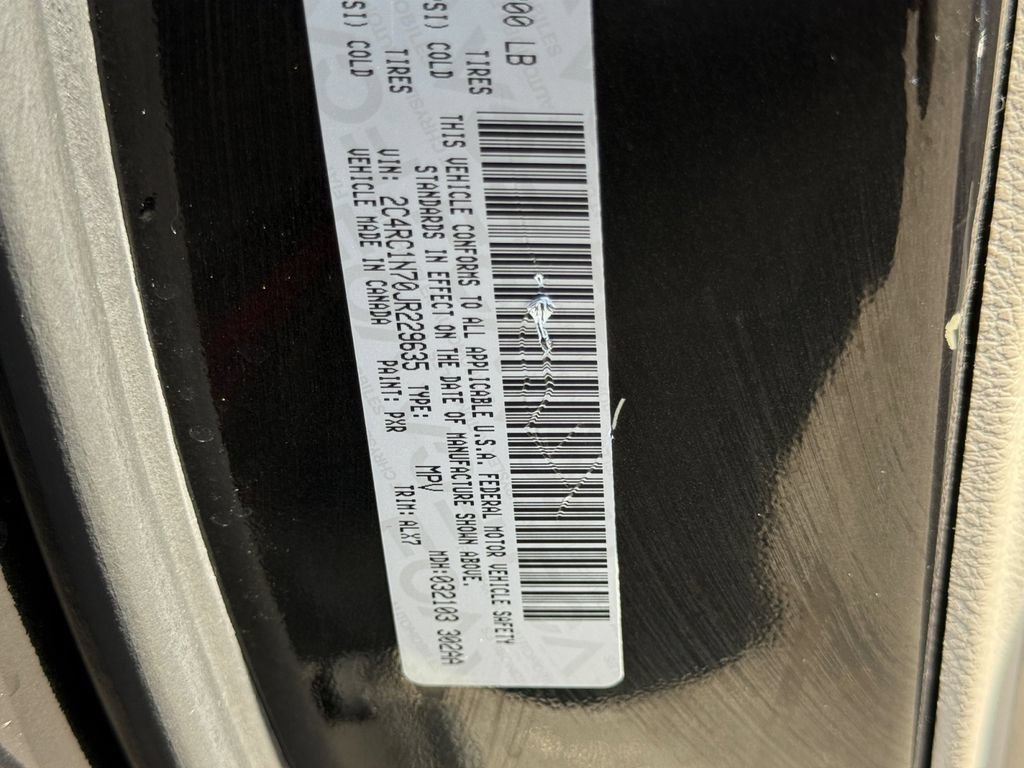 Used 2018 Chrysler Pacifica Limited w/ Tire & Wheel Group FWD image 32