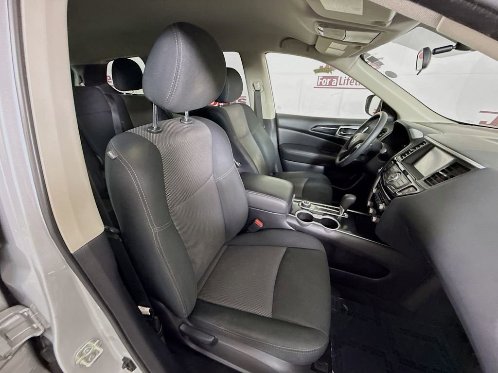 Used 2020 Nissan Pathfinder S image 32