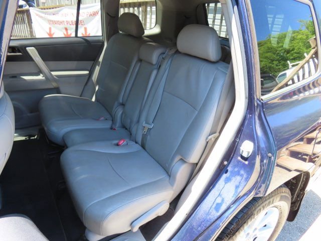 Used 2012 Toyota Highlander SE w/ Tow Pkg AWD/4WD image 16