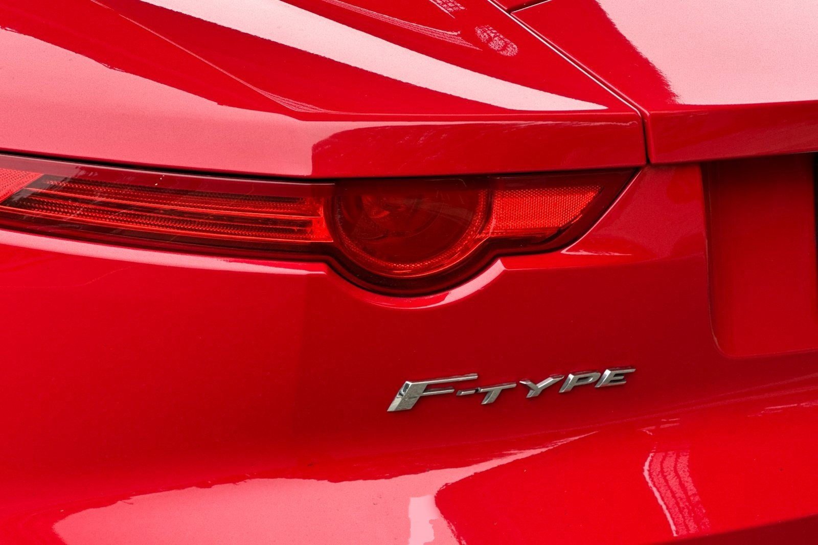 Used 2015 Jaguar F-TYPE Coupe RWD image 12