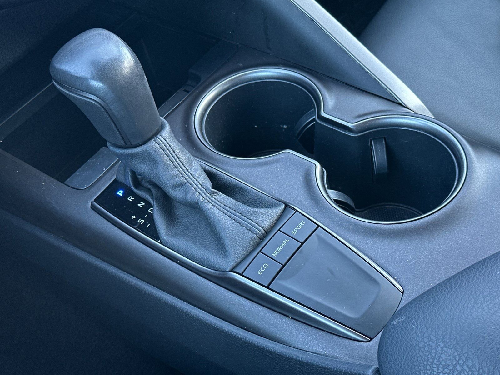 Used 2022 Toyota Camry SE w/ Convenience Package image 20