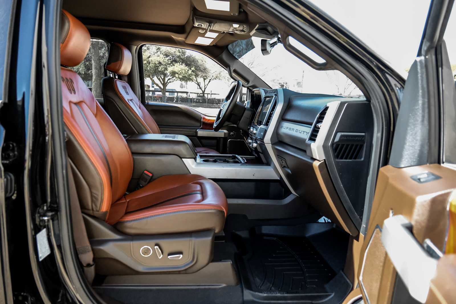 Used 2022 Ford F450 King Ranch w/ King Ranch Ultimate Package image 32