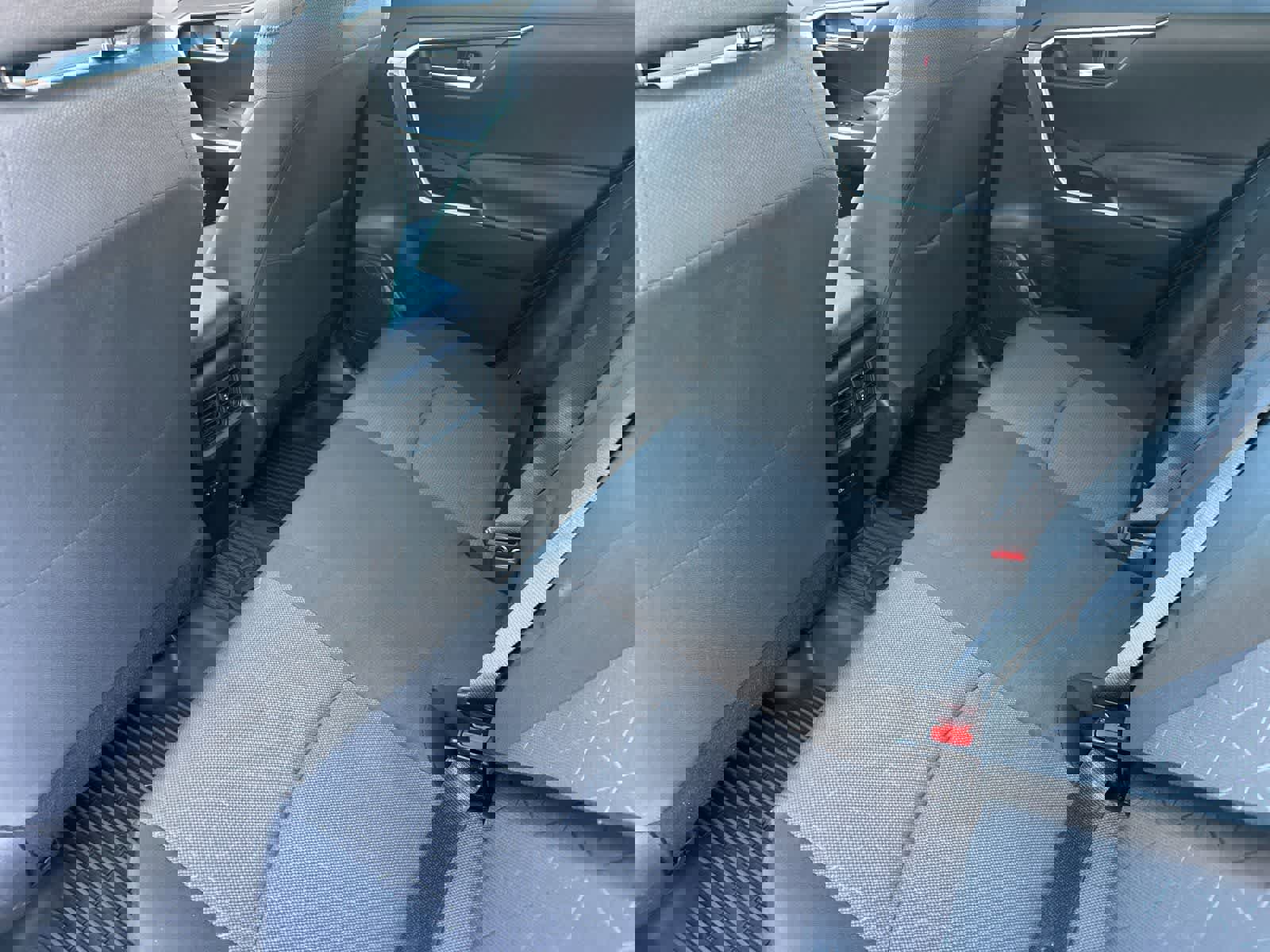 Used 2024 Toyota RAV4 XLE w/ Convenience Package image 4