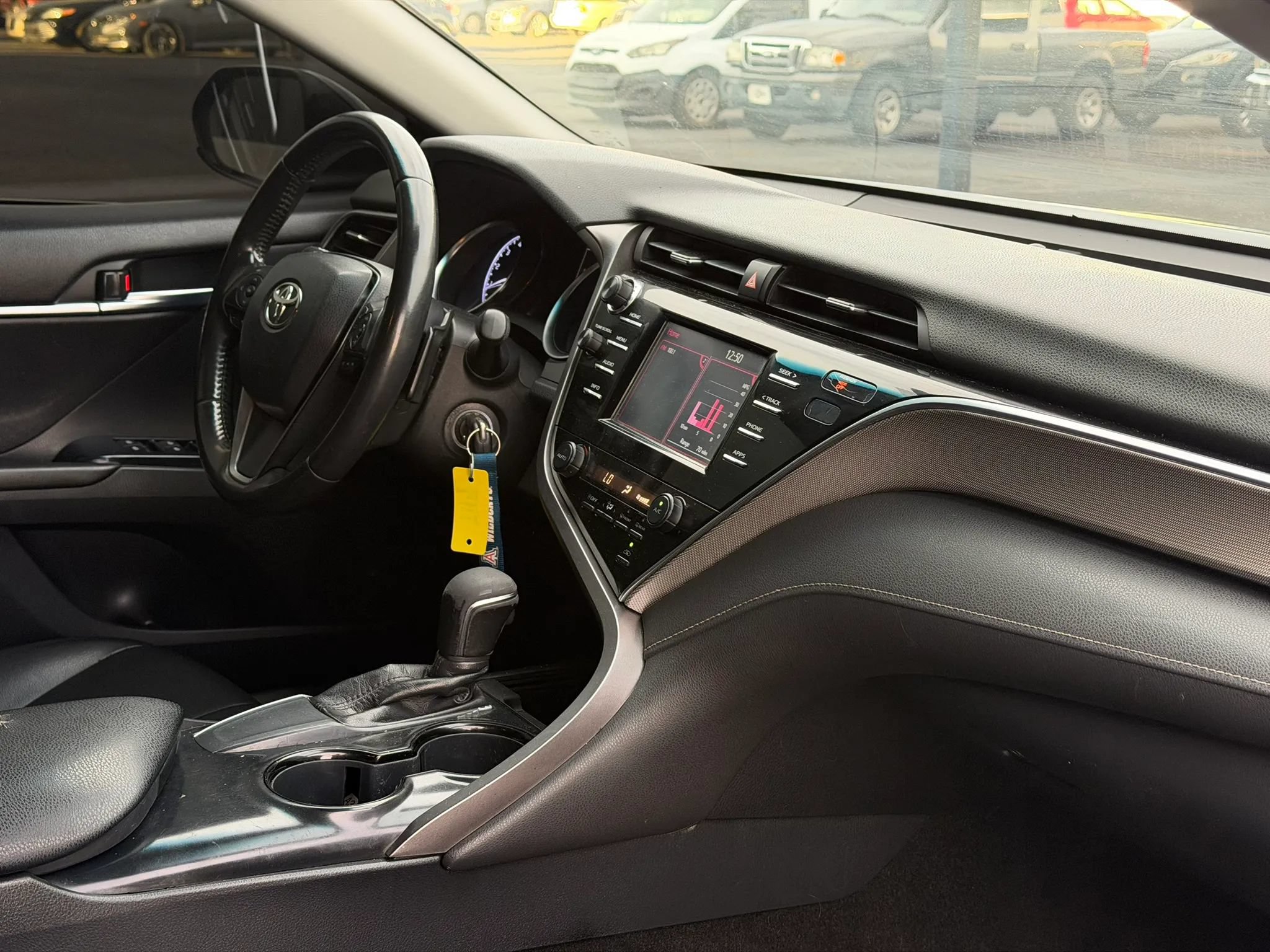 Used 2018 Toyota Camry SE FWD image 30