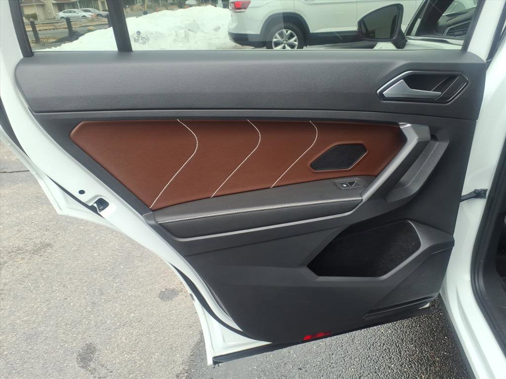 Certified 2022 Volkswagen Tiguan SEL R-Line image 15