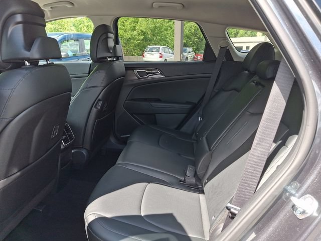 Used 2023 Kia Sportage EX AWD/4WD image 11