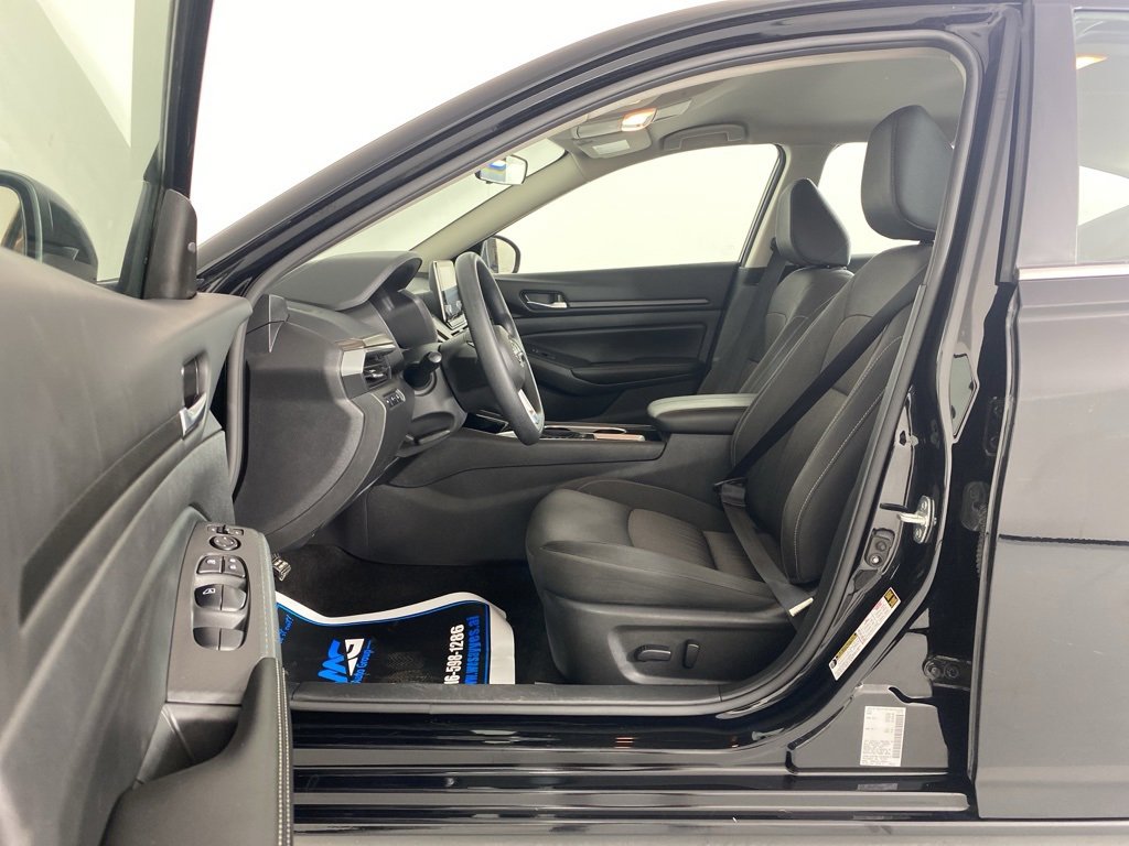 Used 2024 Nissan Altima 2.5 SV image 11