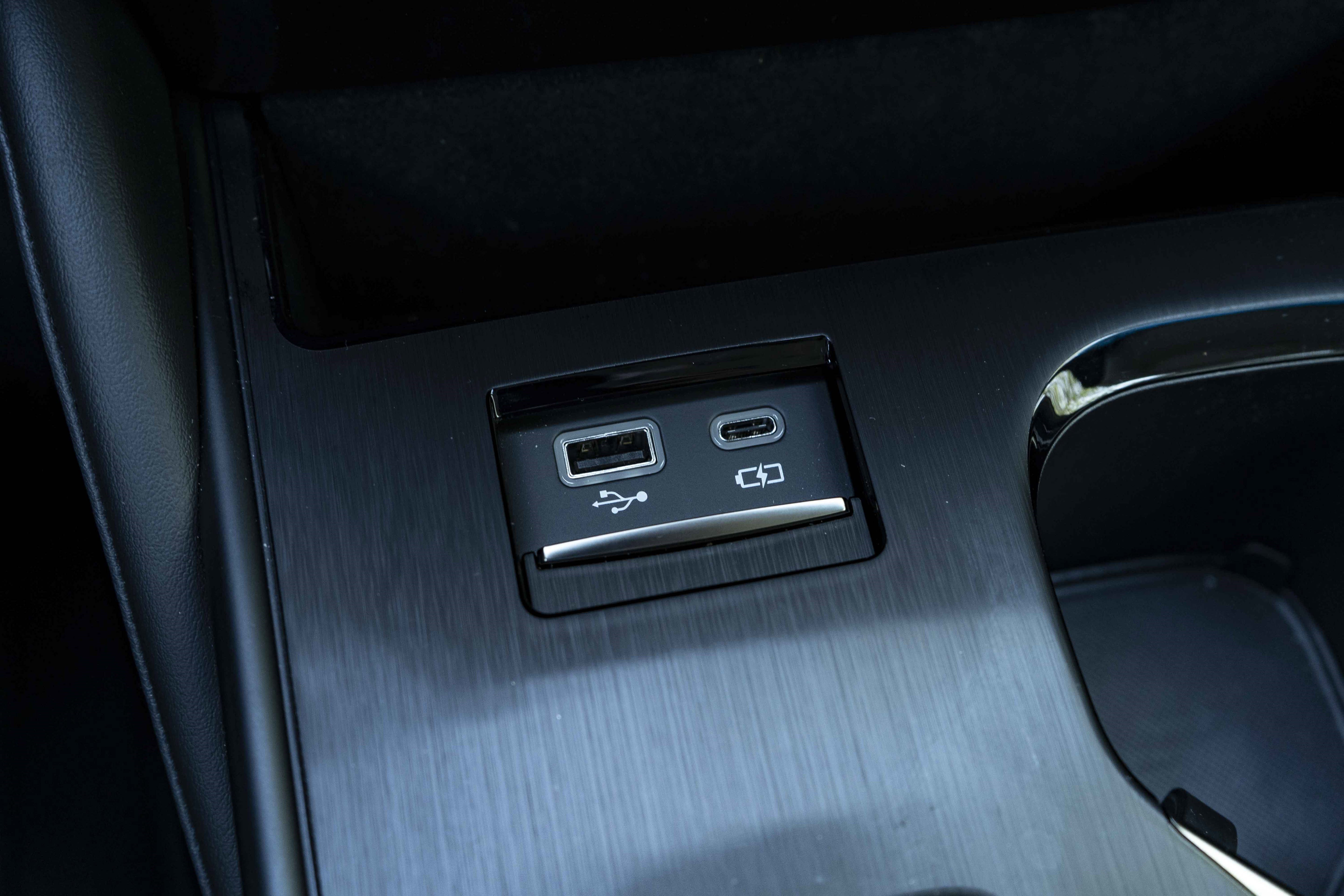 Used 2025 Lexus ES 300h w/ Premium Package image 36