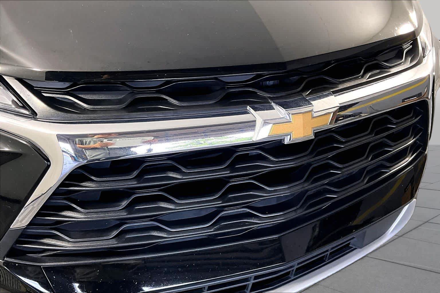 Used 2023 Chevrolet Blazer LT FWD image 28