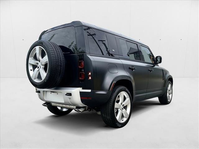 New 2024 Land Rover Defender 110 SE image 7