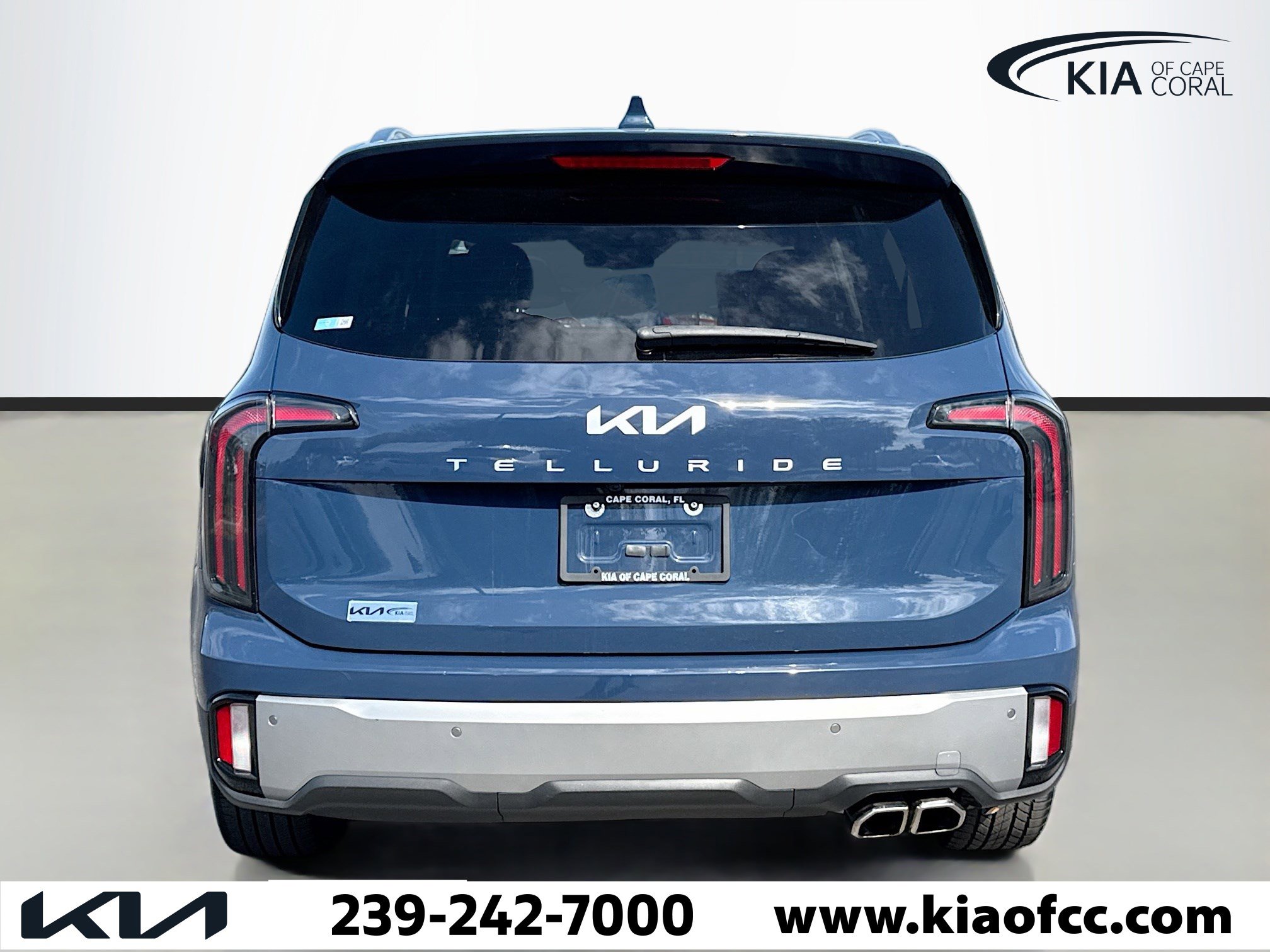Used 2023 Kia Telluride EX w/ EX Captain's Chair Package image 4