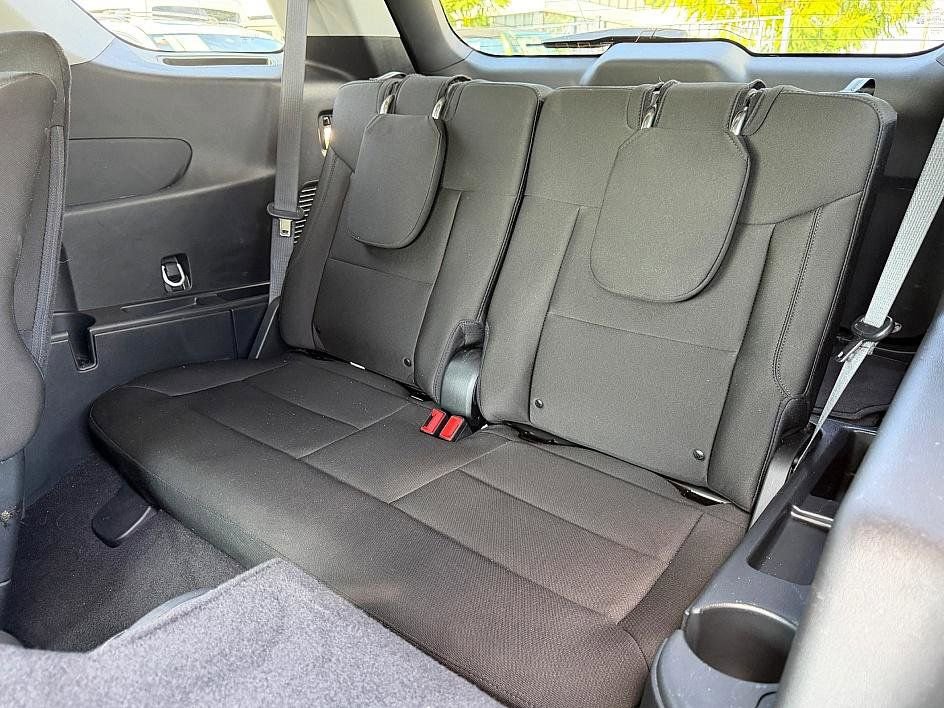 Used 2023 Ford Explorer XLT image 32