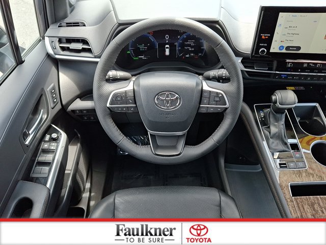 Certified 2025 Toyota Sienna Platinum AWD/4WD image 11