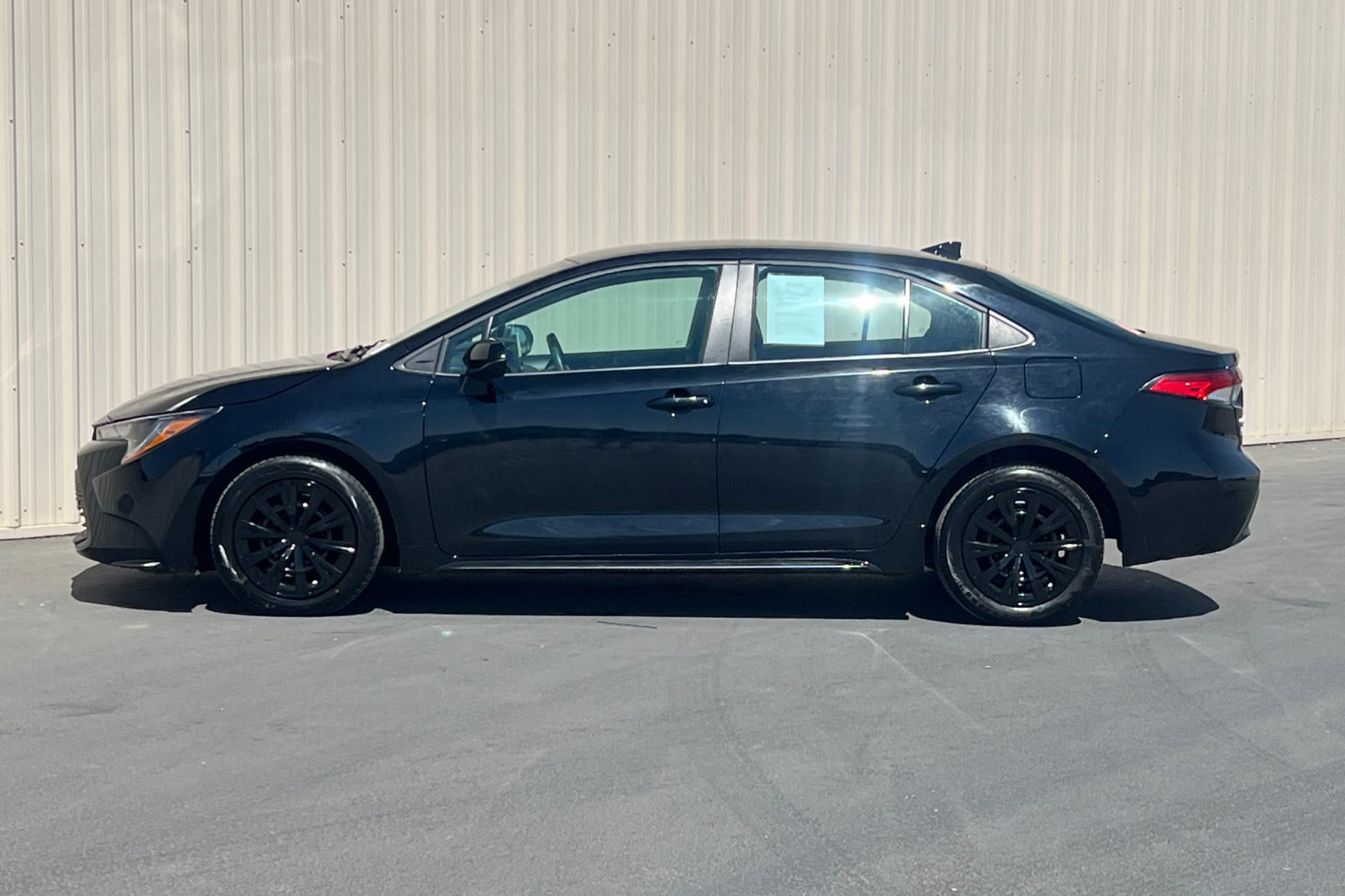 Used 2025 Toyota Corolla LE FWD image 10