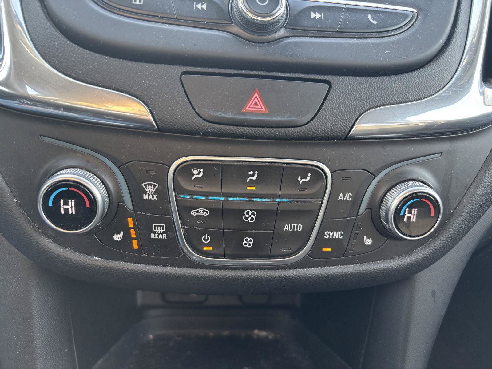 Used 2018 Chevrolet Equinox LT AWD/4WD image 27