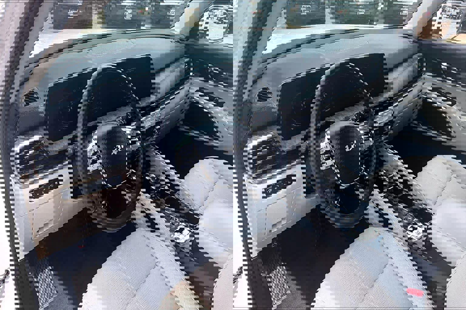 Used 2024 Kia Telluride EX w/ EX Captain's Chair Package image 17