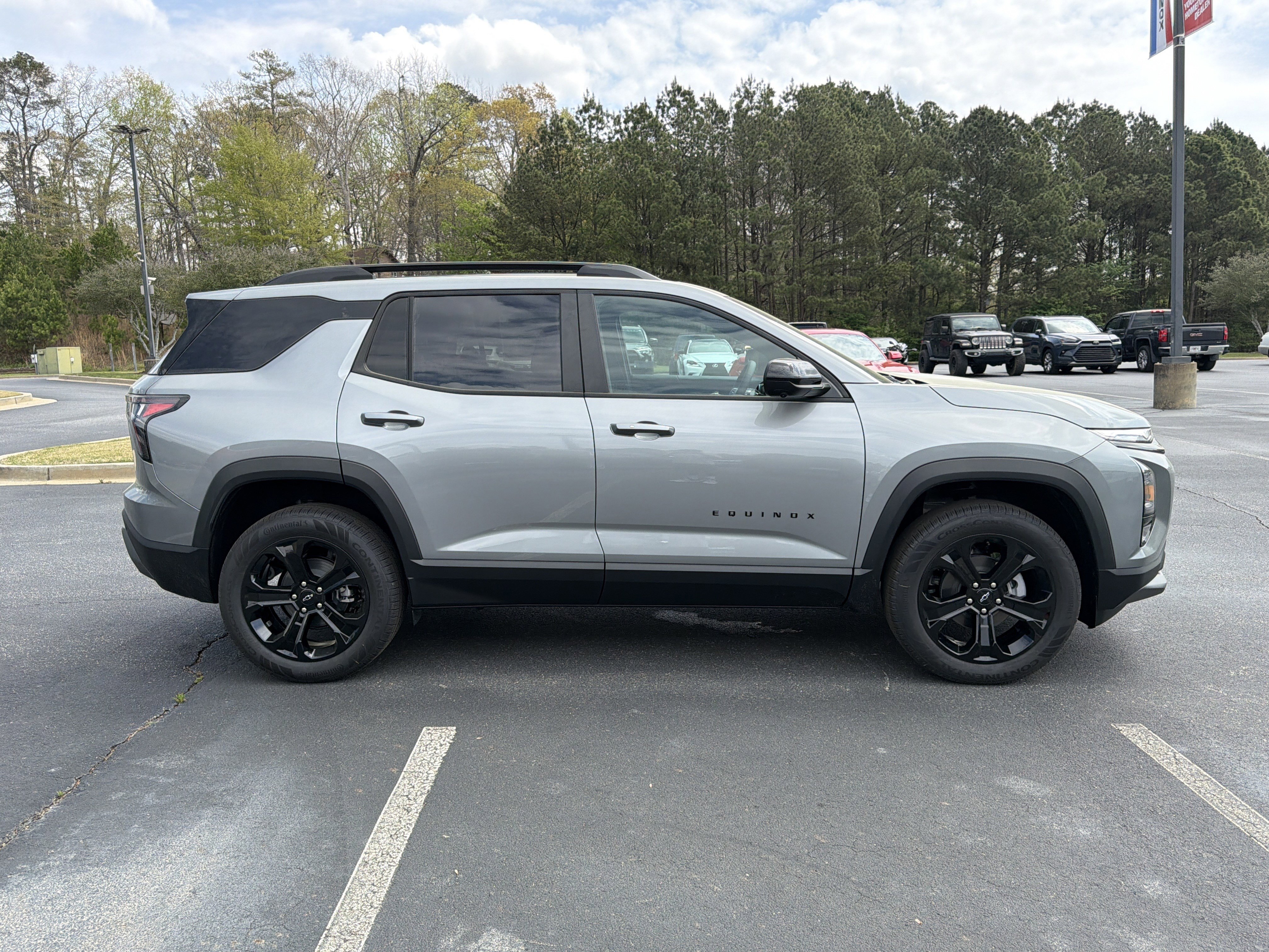 New 2026 Chevrolet Equinox LT w/ Midnight Edition image 4