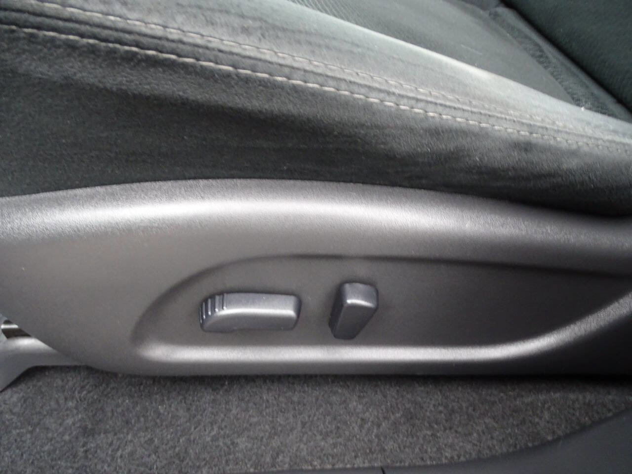 Used 2015 Nissan Pathfinder SV image 11