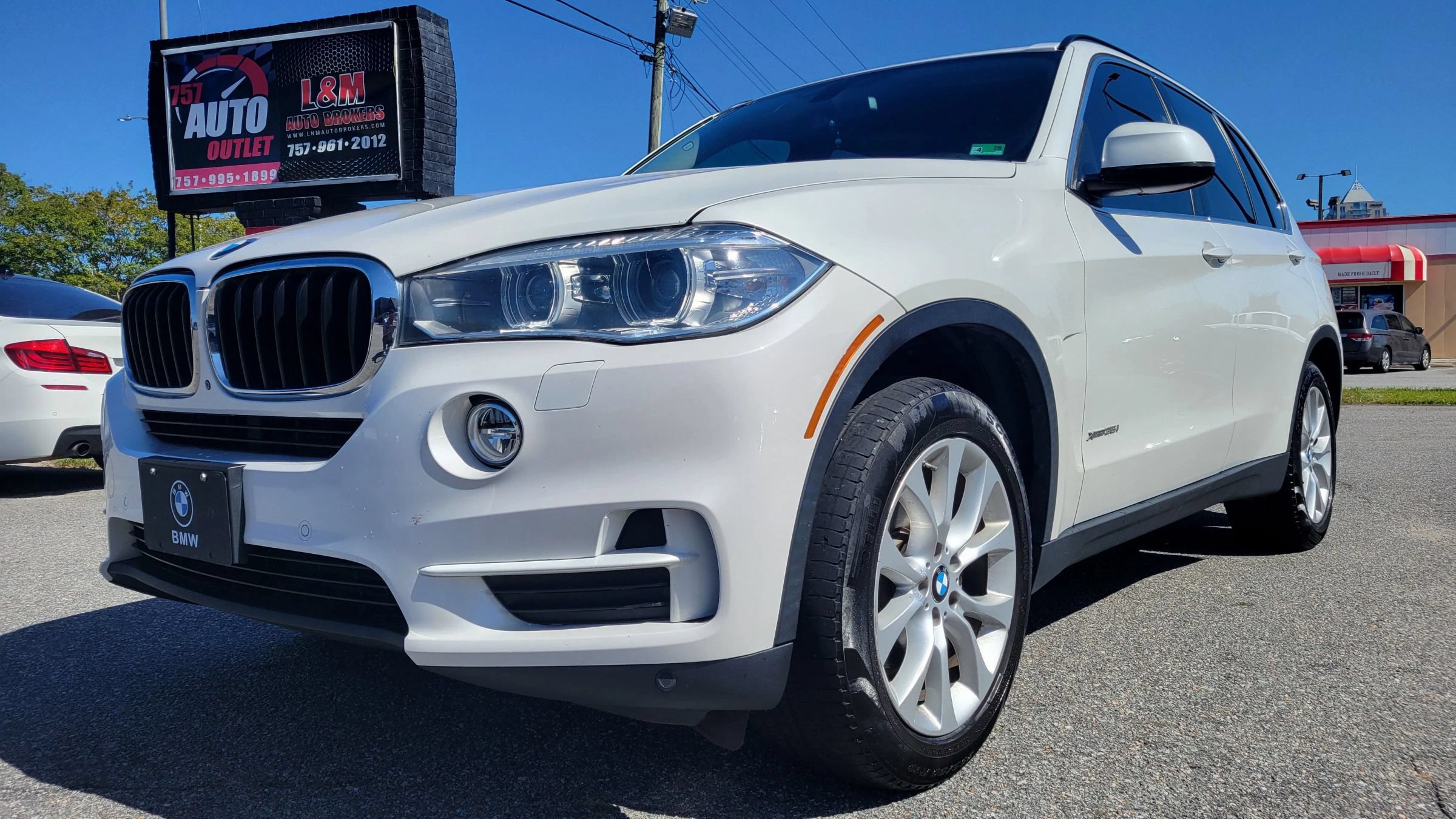 Used 2016 BMW X5 xDrive35i w/ Premium Package AWD/4WD image 2