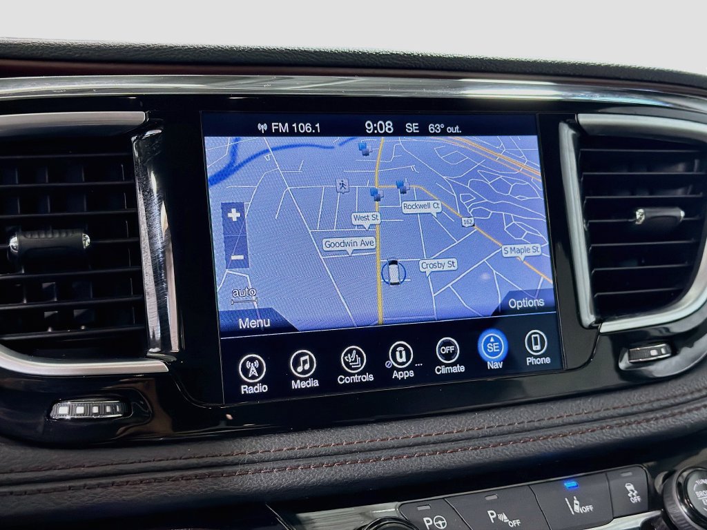Used 2017 Chrysler Pacifica Limited w/ UConnect Theater Package FWD image 15