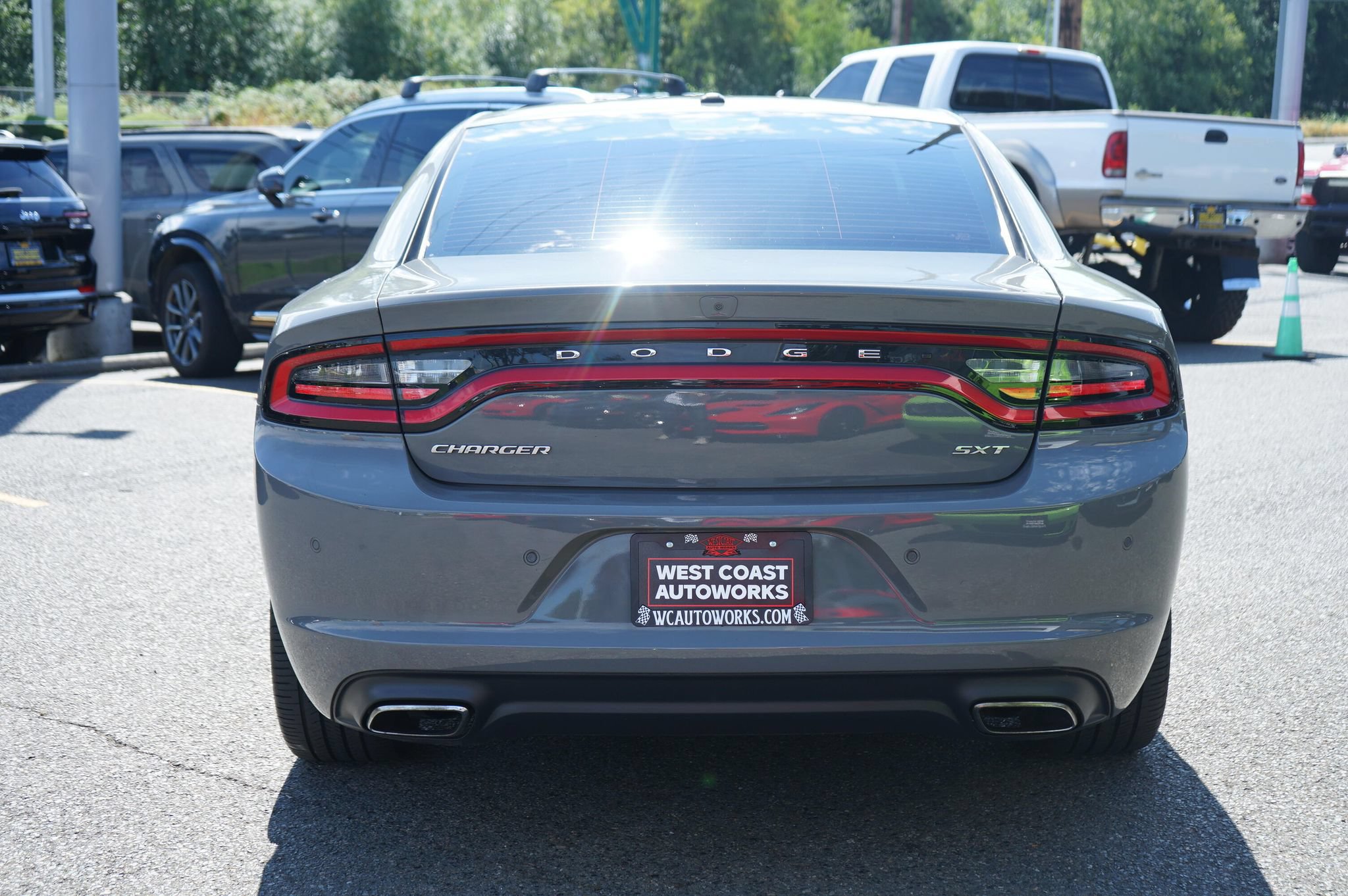 Used 2018 Dodge Charger SXT RWD image 4