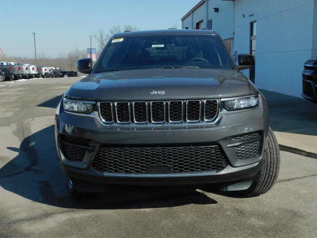 New 2026 Jeep Grand Cherokee Laredo w/ Trailer Tow Package RWD image 3