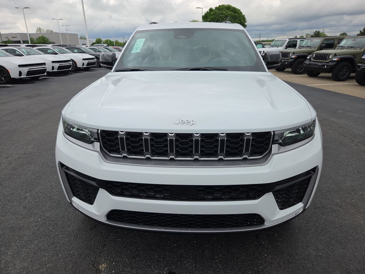 New 2026 Jeep Grand Cherokee L Limited AWD/4WD image 2