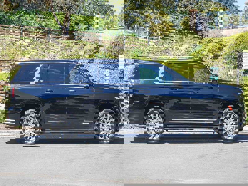 Used 2024 Cadillac Escalade ESV Premium Luxury image 7