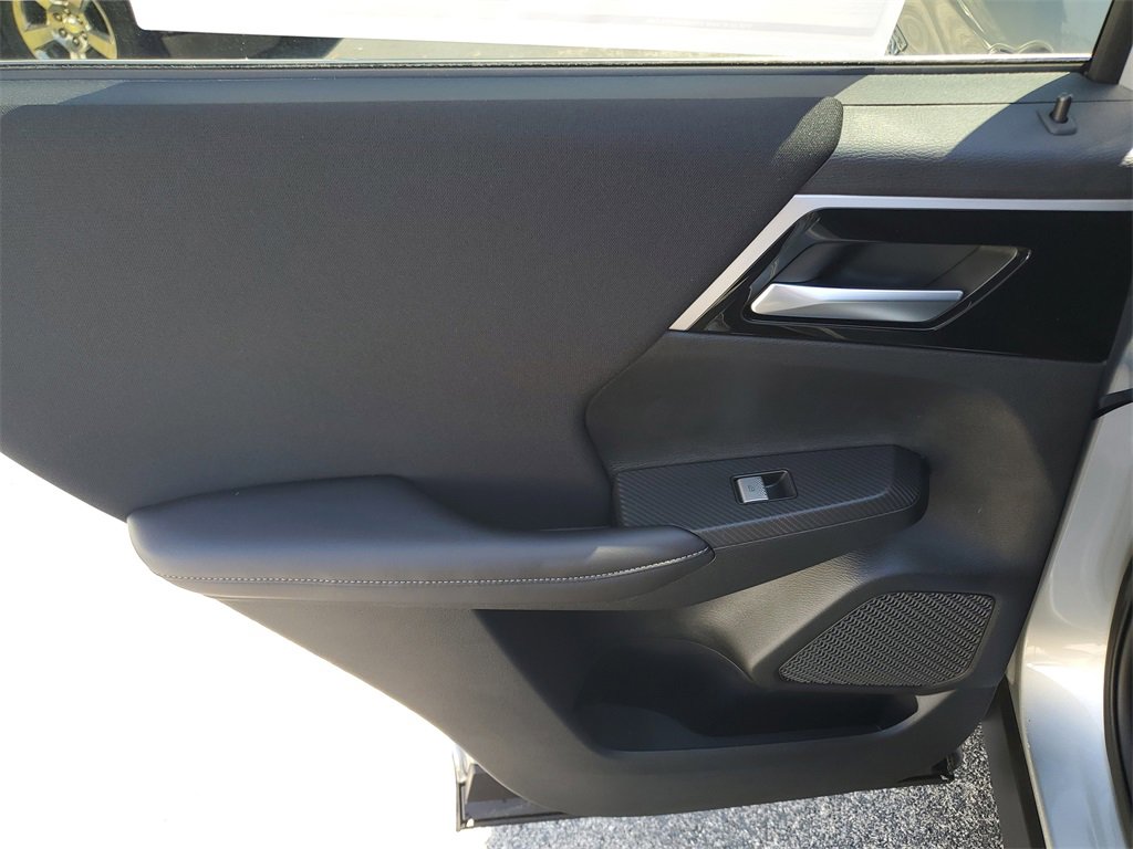 New 2025 Mitsubishi Outlander ES image 12