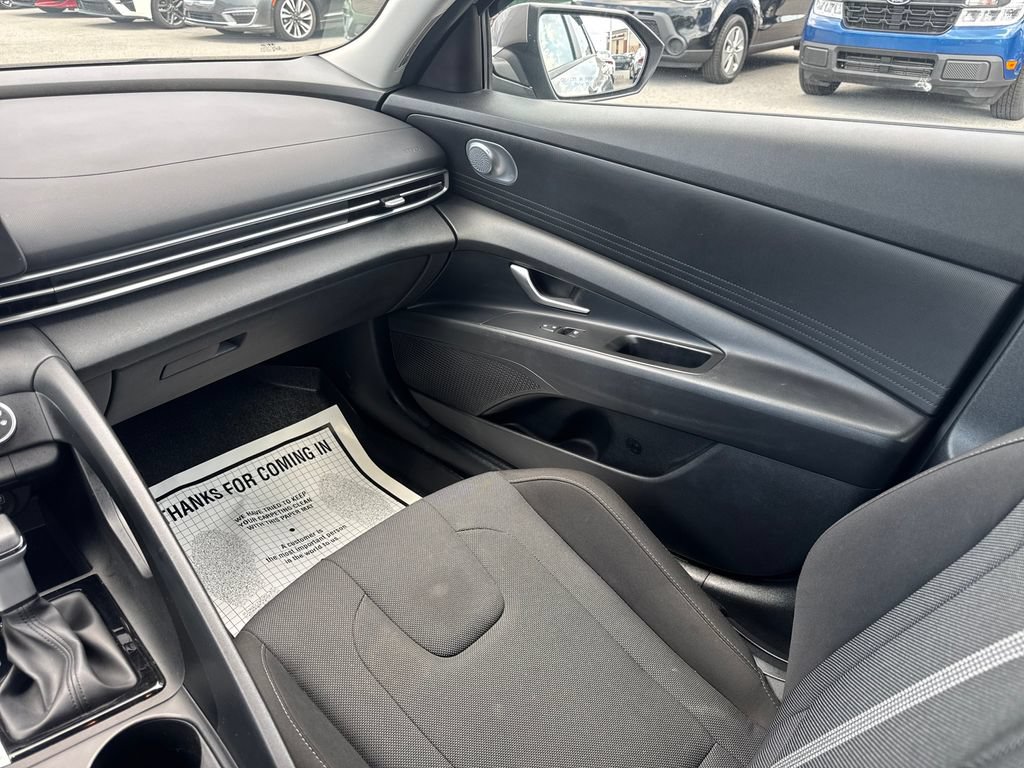 Used 2023 Hyundai Elantra SE w/ Cargo Package FWD image 12