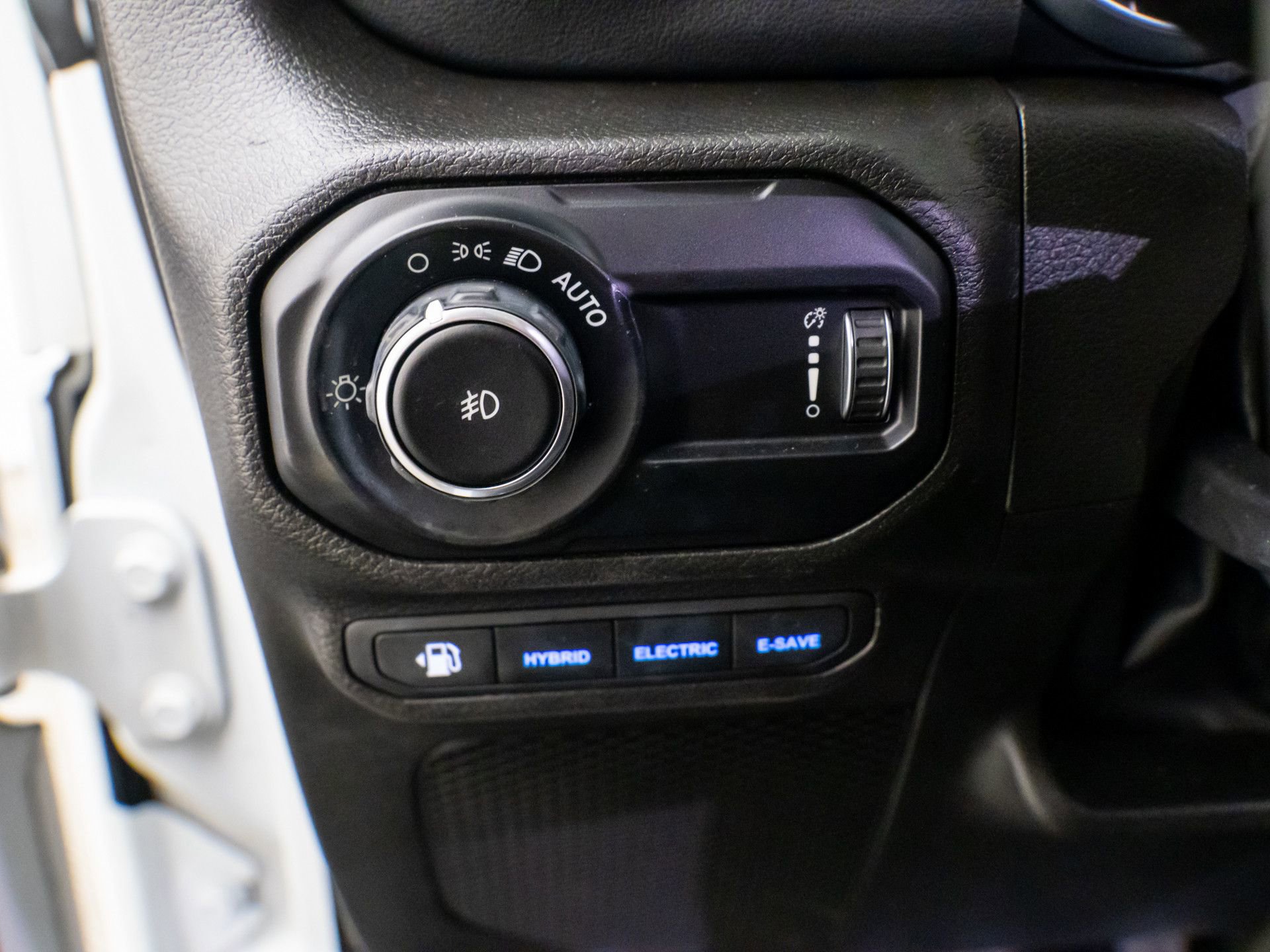 Used 2023 Jeep Wrangler Unlimited Sahara w/ Cold Weather Group image 18