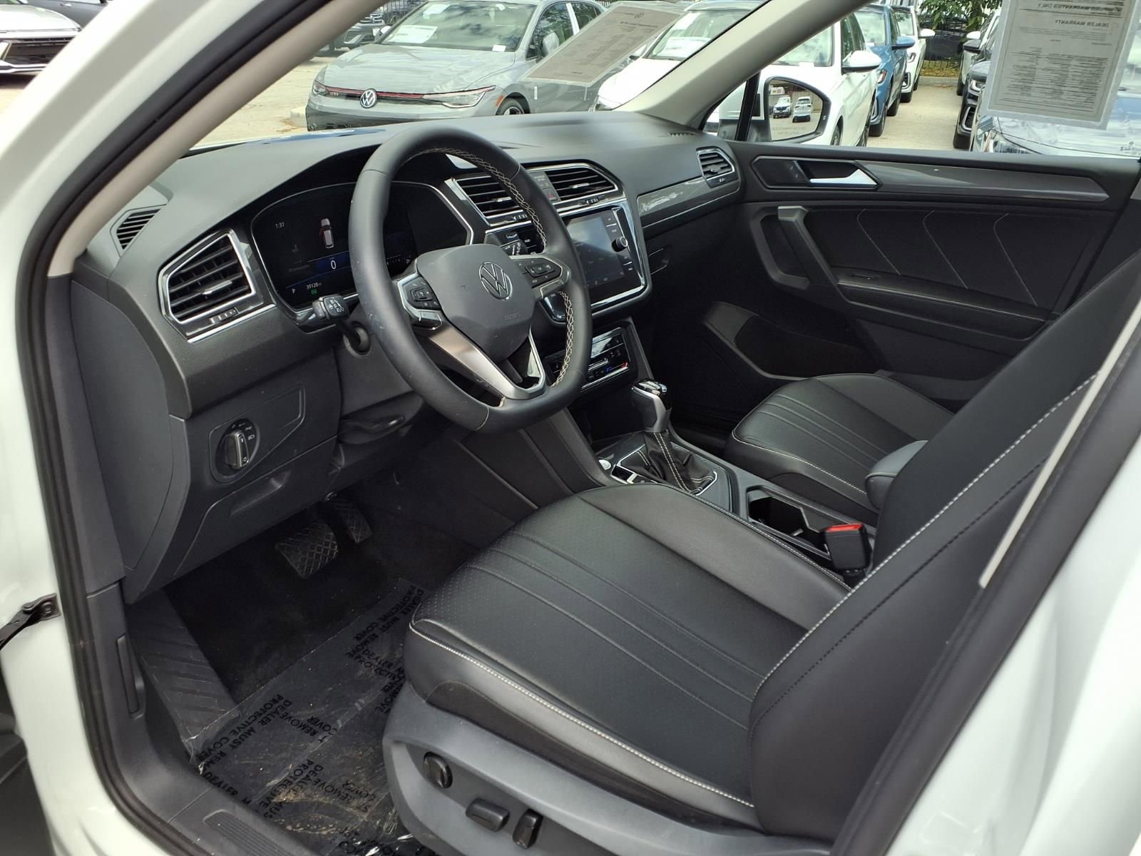 Certified 2023 Volkswagen Tiguan SE FWD image 16
