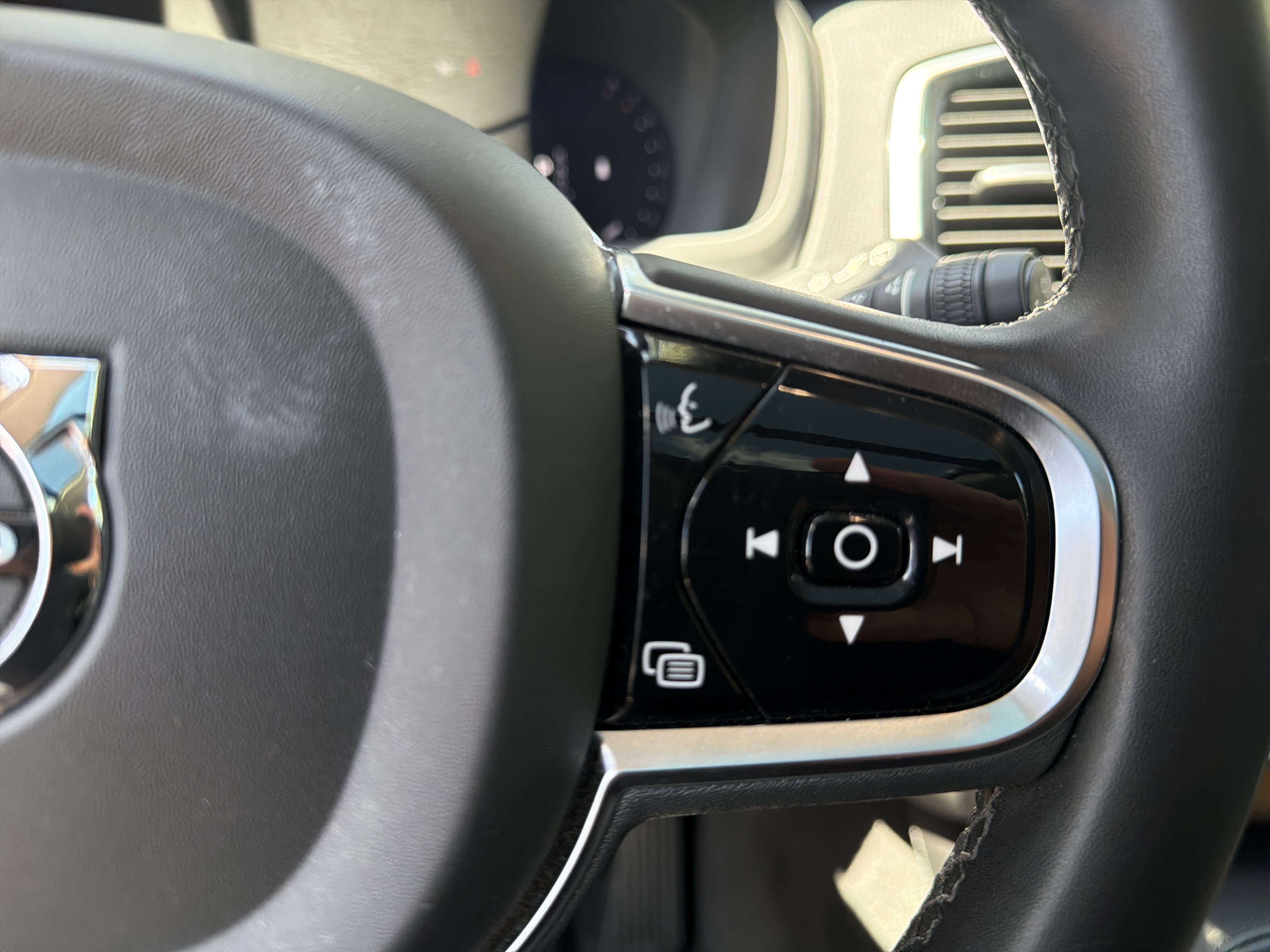 Used 2023 Volvo XC90 B6 Plus AWD/4WD image 19