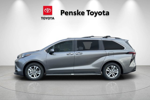 New 2026 Toyota Sienna XLE AWD/4WD image 7