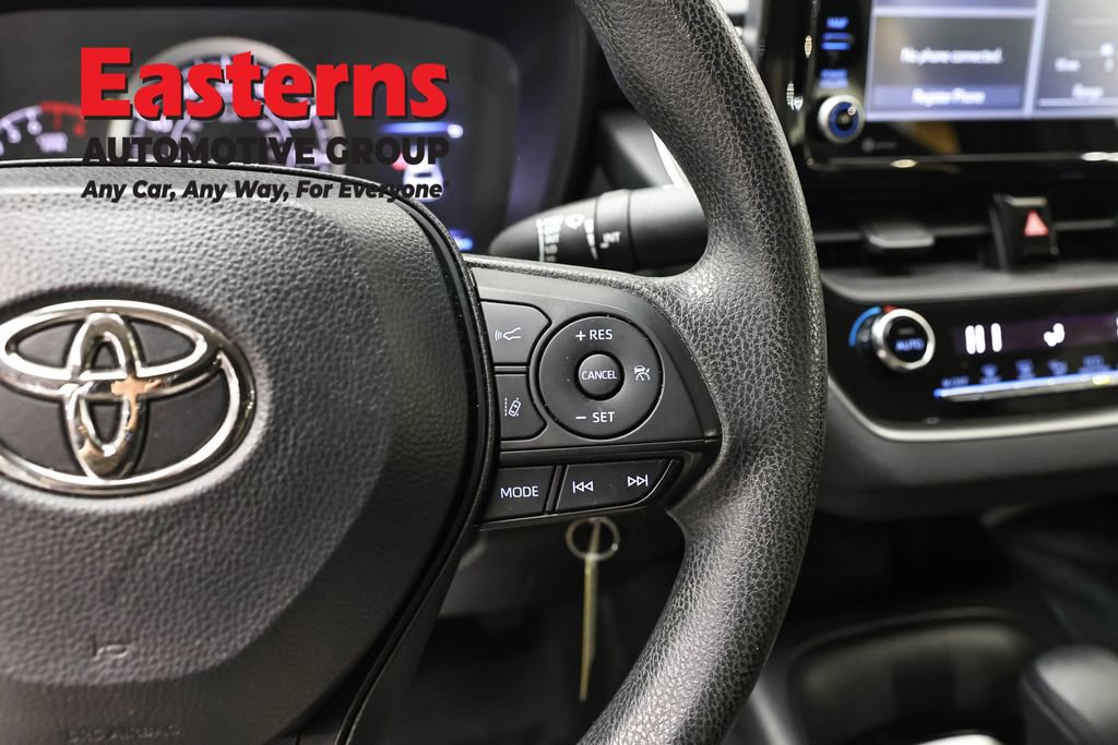 Used 2022 Toyota Corolla LE FWD image 16