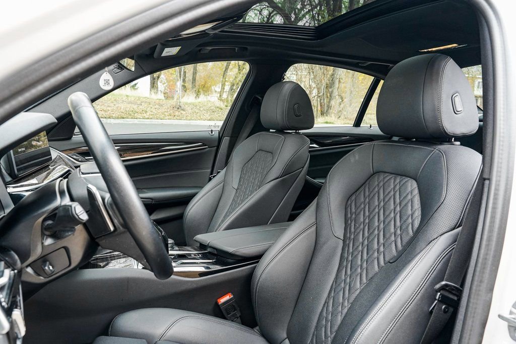 Used 2022 BMW 530i xDrive w/ Convenience Package image 16