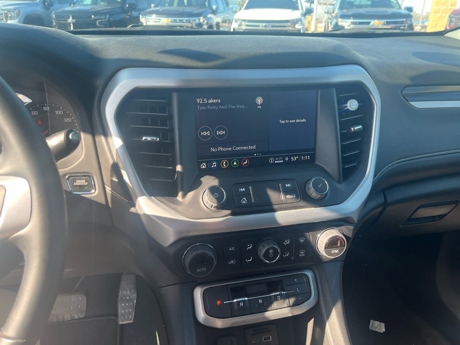 Used 2023 GMC Acadia SLT w/ Preferred Package image 10