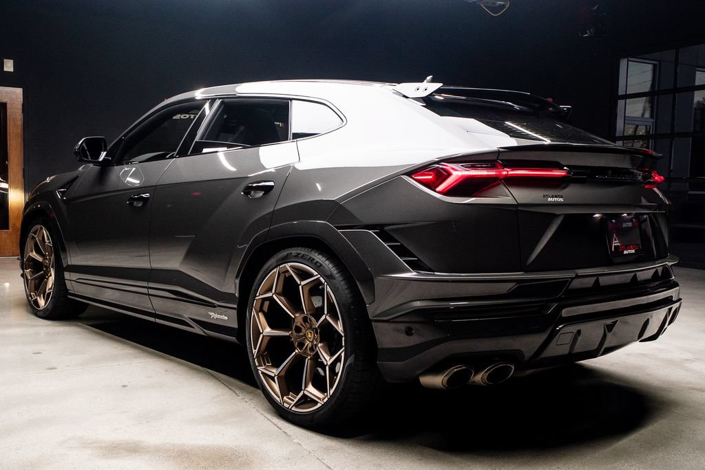Used 2023 Lamborghini Urus Performante AWD/4WD image 30