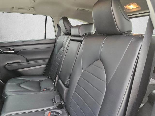 Used 2020 Toyota Highlander XLE image 20