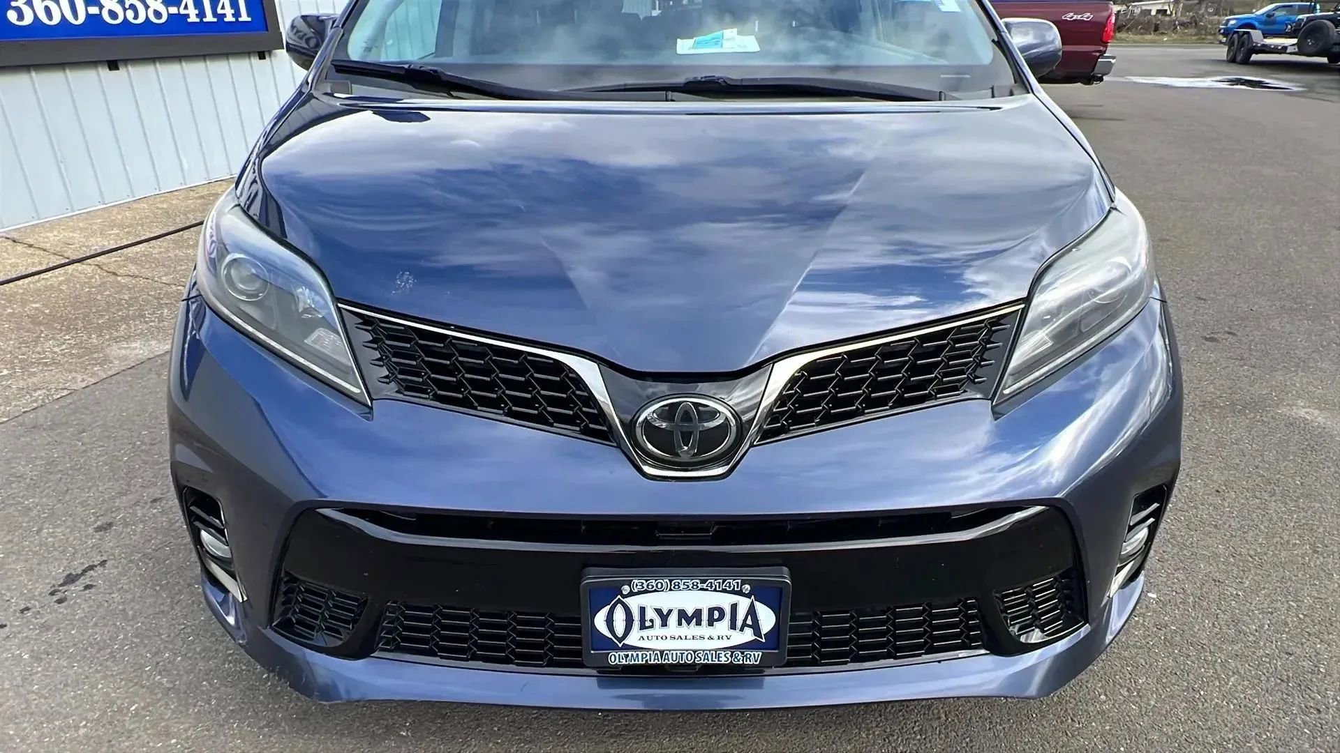 Used 2020 Toyota Sienna SE FWD image 2